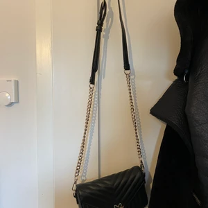 Victoria’s secret axelväska - Liten populär axelväska med avtagbara band 💘