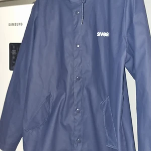 Regnjacka från Svea stl S - Använd en gång.  Som ny