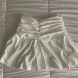 Intressekoll på denna as fina kjolen (högsta bud: 120kr)