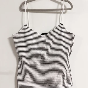 Linne randig XS NY - Randig linne aldrig använd. Strl XS.  45kr + 26kr porto