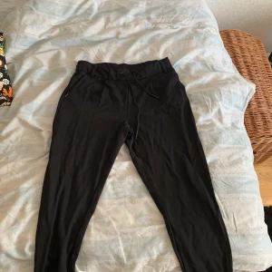 Kostymbyxor M - Fina kostymbyxor till sommaren.