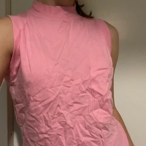 Trendigt linne - Rosa supersnyggt rosa linne med ficka, köpt second hand💗