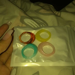 SHEINs ring 🥲❤️ - Fina 💍💍💍💍 men tyvärr dem är jätte stora för mig :(((( så jag vill delar dem med er🫶🏽