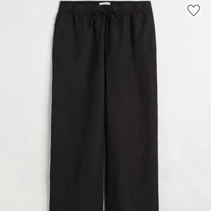 Linnebyxor  - Säljer mina oanvända linnebyxor från H&M, då dom är lite för vida för min smak. Bär storlek S/36 och är ungefär 1,63!Men skulle säga att dom passar en lite längre också, då dom är lite långa på mig! Köparen står för frakt! 