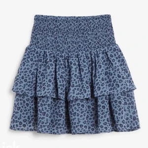 Blå leopard kjol - Säljer min blåa leopard kjol från Kappahl då den inte kommer till användning längre!💘