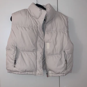 Väst - En helt ny väst från New yourker. Ord pris 219 jag säljer för 100kr 