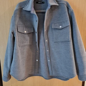 Jacka från Ginatricot - Säljer denna fina vår/höst jacka från ginatricot. I bra skick. Storlek 38.