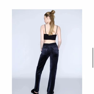 SÖKER - Jag söker dom som är på bilderna ni kan höra av er om ni har ngr andra men helst inte vita HELST ska dom va nya och Fräscha i stl xxs skriv om ni har. Men har även ett par vita i storlek xxs som nån kanske kan byta med av dom paren💗