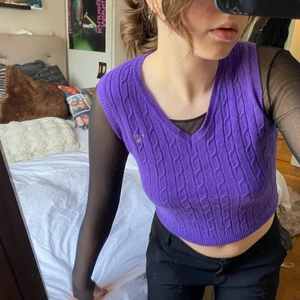 Lila Gant vest  - En Riktigt outfit changer! Varm oxå. Perfekt till våren då de är lite för kallt men lite för varmt. 