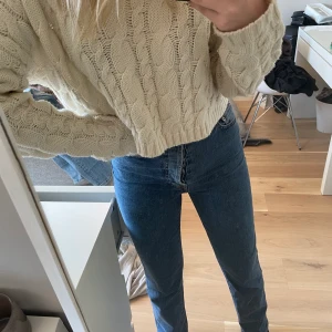 Jeans NA-KD - Säljer dessa byxor från NA-KD som är blå i en rak modell. Kan gå ner i pris vid snabb affär ☀️💕