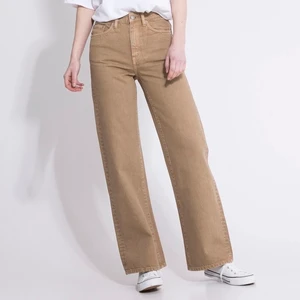 Lager 157 jeans - Jag säljer dessa beige/bruna jeansen från lager 157, använda typ 1 eller 2 gånger. Storlek S. Första bilden är lånad! Köparen står för frakt Har ett par cream vita på min profil också
