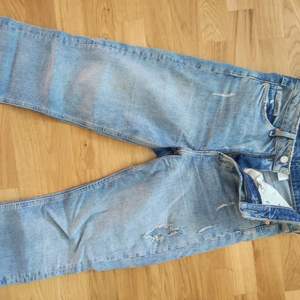 High waist jeans från H&M storlek 36. Användes knappt så är i bra skick.