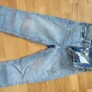 High waist jeans från H&M storlek 36. Användes knappt så är i bra skick.
