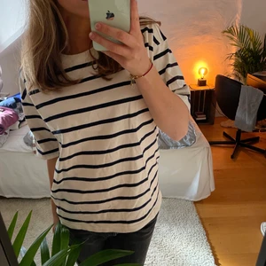 zara tshirt - säljer min zara tshirt som inte kommer till användning längre💛