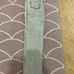 Straight jeans - Prislappen sitter på 