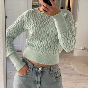 Tröja zara - Superfin stickad tröja i en härlig vårig färg! Första bilden är lånad och andra bilden är min💕💕