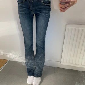 Bootcut jeans - Så fina bootcut jeans , storlek ca xs midjemått ca 70cm . Jag är 172cm❤️