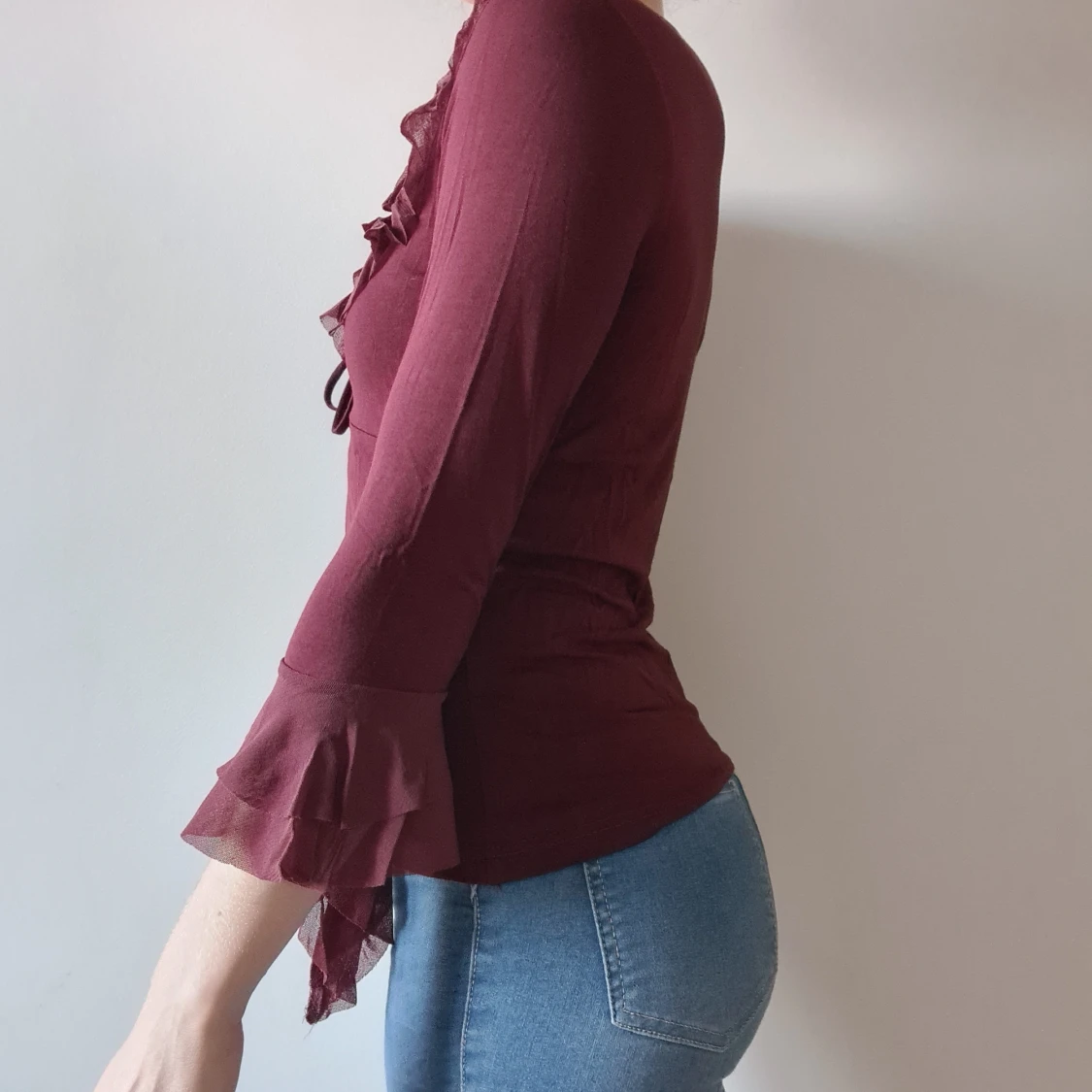 Vinröd topp med knytband och vida ärmar - 90