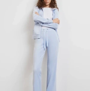 Nya Gina mjukisbyoxor - Skitsnygga byxor från Gina som tyvärr är lite för korta för min smak (är 173cm) har bara använt dom en gång och är tvättade men som nya, kostade 300 kr när ja köpte dom. Bilderna är lånade men kan skicka egna om man vill de :)) 