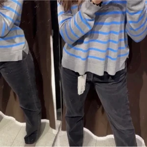 Zara tröja storlek S - Jag säljer denna jättefina tröja som aldrig är andvänd pga att den inte riktigt är min stil!! Tröjan är i nyskick och i storlek S. Jag säljer den för 70kr +frakt skriv privat om du är intresserad eller har frågor❤️❤️