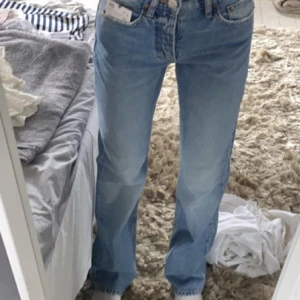 Lågmidjade jeans - Lågmidjade jeans! Ingen skada. Säljer dem pga tycker inte det är min stil
