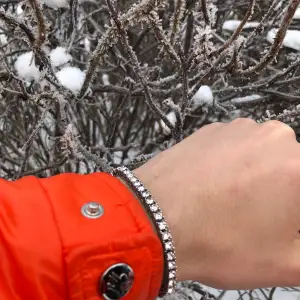 Chrizbracelets nya designade armband i färgerna silver ice, gold ice och black Diamond!🧊🤩 ❄️Just nu för endast 199 inkl frakt! Köp ditt nu och få hem de inom 1-2 arbetsdagar inom hela Sverige!😍 Insta:Chrizbracelet 