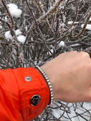 Chriz bracelet armband - Chrizbracelets nya designade armband i färgerna silver ice, gold ice och black Diamond!🧊🤩 ❄️Just nu för endast 199 inkl frakt! Köp ditt nu och få hem de inom 1-2 arbetsdagar inom hela Sverige!😍 Insta:Chrizbracelet 