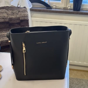 Laura Ashley väska - Aldrig använd, fint skick.
