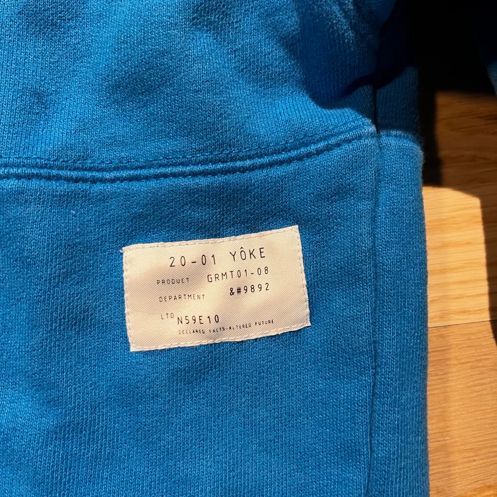 Blue Yôke camaya crew in 100%  Used but in very good condition, no stains or flaws  Size L. Hoodies.