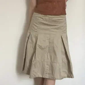 Snygg kjol köp secondhand! Frakt står köparen för 