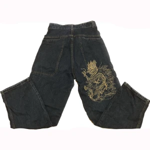 jeans med tryck - as coola högmidjade jeans med tryck, säljer då de inte används längre 