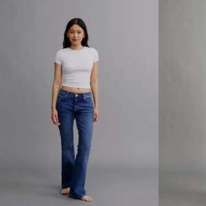 Fina Lågmidjade jeans från Gina använtds få tal gånger, köpta för 500💞 jag är 1,67 