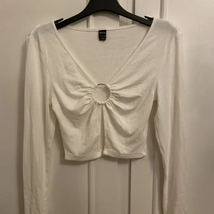 Vit tröja  - Jättefin vit topp som bara är använd ett fåtal gånger. 