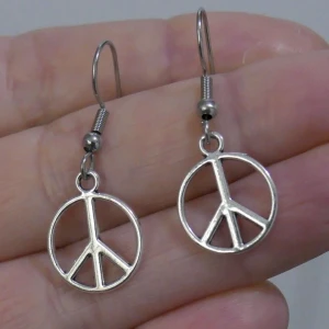 peace örhängen <3 - peace örhängen <3 har flera i lager <3 handgjorda <3 