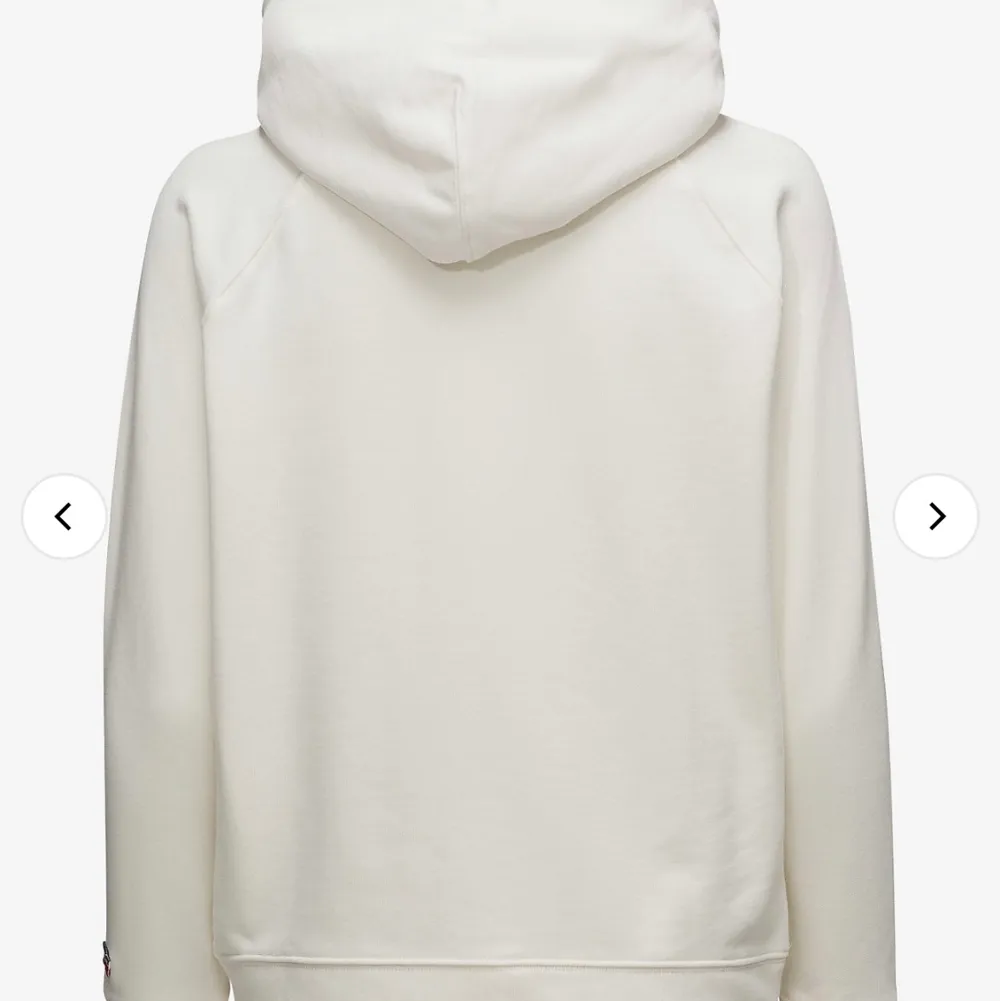 Säljer min Levis hoodie, den är knappt använd så i väldigt fint skick! Storlek xs💗. Hoodies.