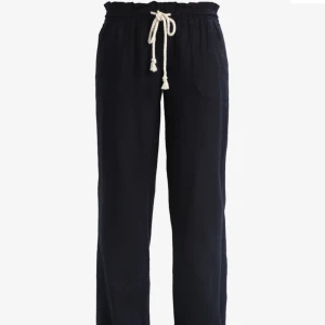 Roxy linnebyxor  - Jätte fina Roxy linnebyxor i bra skick. Säljer då dom är försmå för mig. Andväna ett fåtal gånger men syns knappt. Hör av er vid frågor.❤️ 