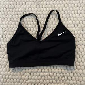 Sport bh från Nike, sparsamt använd! 3 för 2 på allt jag säljer🤩