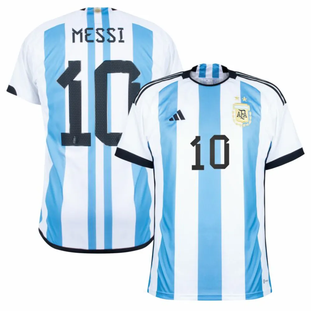 Hej! Säljer Argentinas tröjor från 2022! Tryck finns för 100 kr extra! Har även många andra fotbollströjor (över 700 st) så hör gärna av dig om det är någon speciell tröja du söker!  Tryck (Se bild 2 o 3) finns också för 50 kr. (Storlek barn till S-XXL) . Tröjor & Koftor.