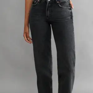Ett par jättefina Gina tonic jeans använda 2 gånger orgenal pris 499