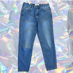 Byxor Urban outfitters  - Urban outfitters bdg momjeans storlek 29/32