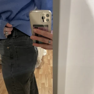Hm jeans - Säljer ett par super sköna jeans från Hm (model straight leg) 💗 säljer på grund av att det tyvärr inte sitter snyggt på mig