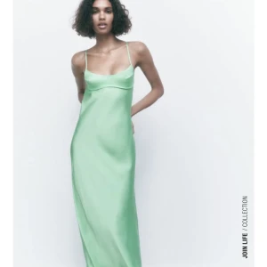 Zara klänning  - Grön klänning från zara. Använd 1 gång. 