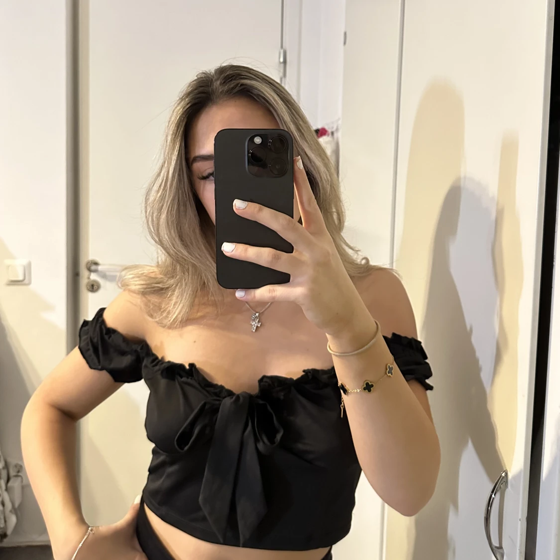 Svart off shoulder topp