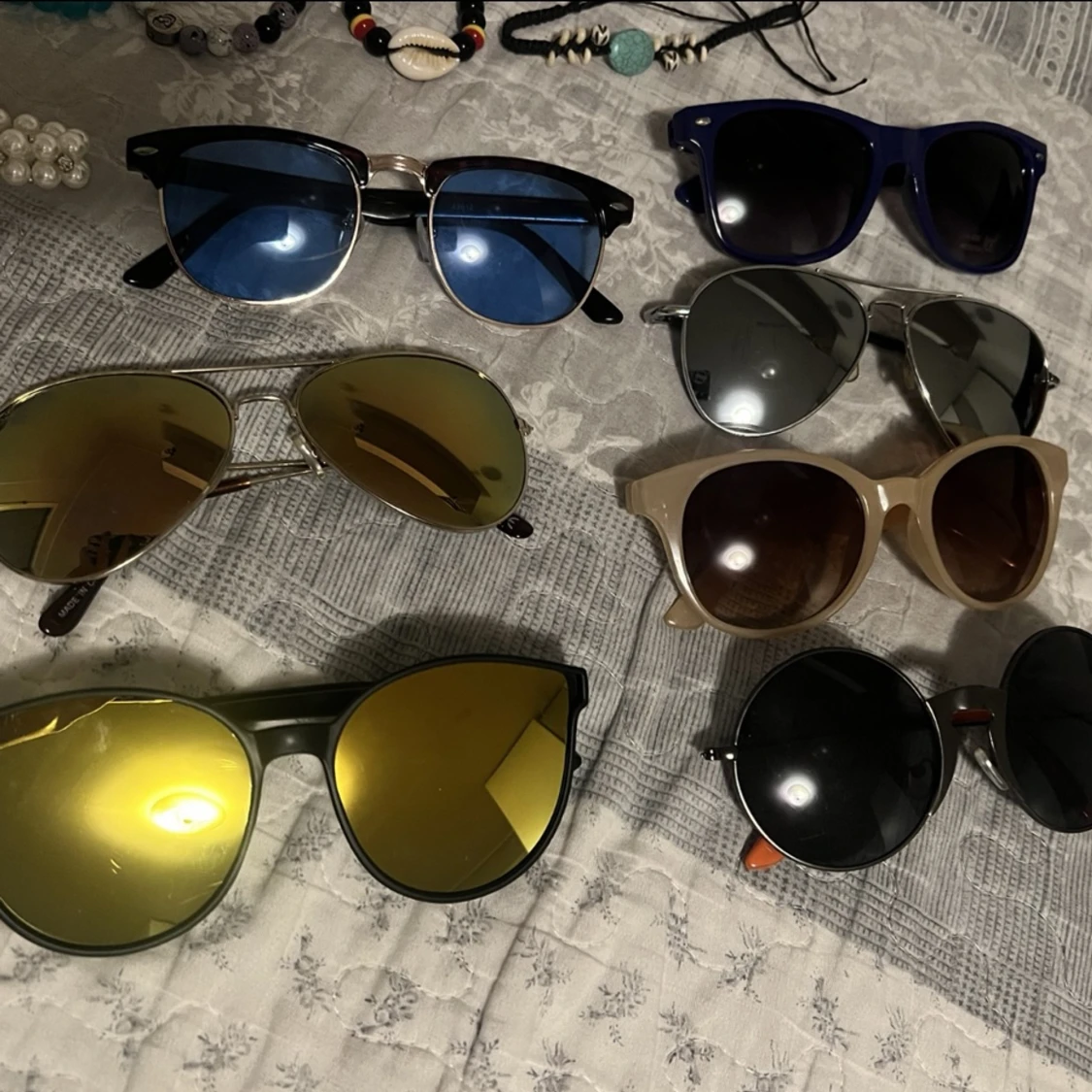 Örhänge, solglasögon, smycken, halsband, klocka, klämmor, armband  - 91