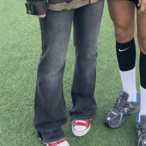 lågmidjade jeans - lågmidjade jeans från vila, jättefina och i mycket bra skick. för små på mig som bär 38 i storlek💞(har liten difekt vid skärpgrejen)