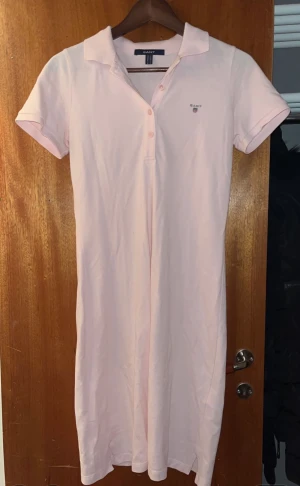 Gant känning  - Ljus rosa gant klänning Som ny  Stolek S 