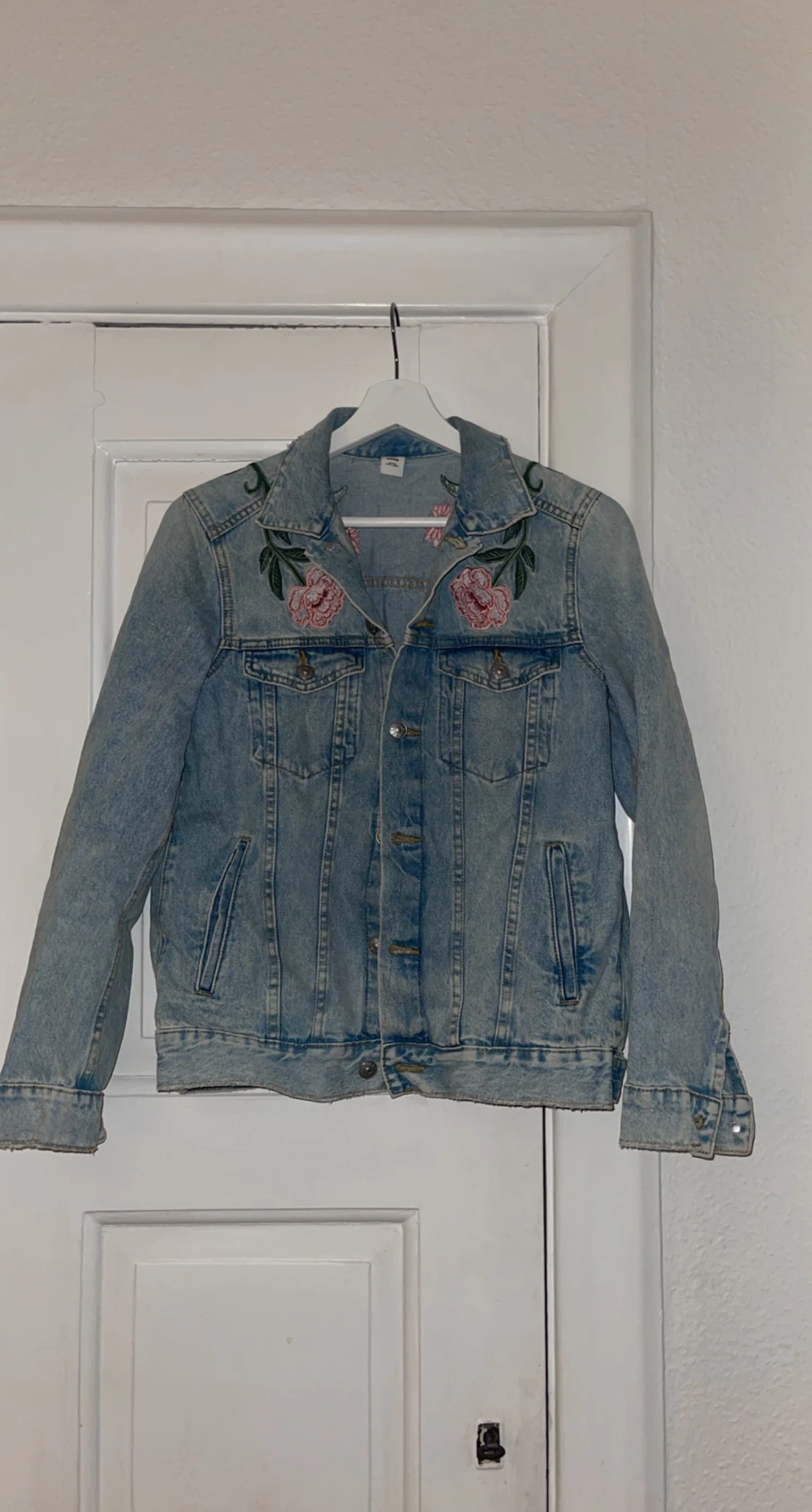 Jeansjacka med brodyr 
