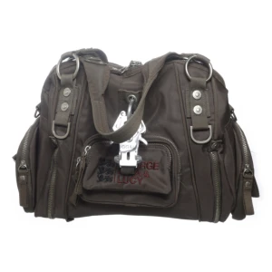 George Gina & Lucy  - Säljer denna super unika coola väskan från George Gina & Lucy. Mycket bra skick 