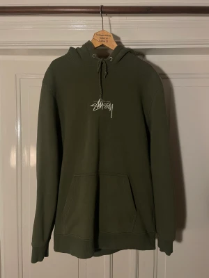 Stussy hoodie - Size M mens Olivgrön 