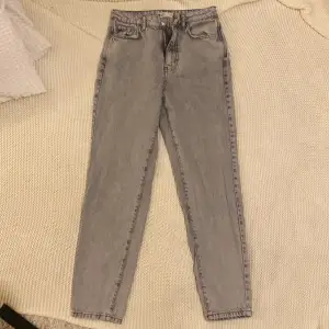 Jeans från gina tricot stl 34, straight leg